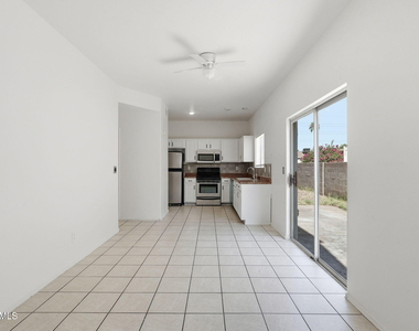 1026 W Libra Drive - Photo Thumbnail 10
