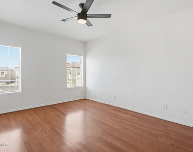 1026 W Libra Drive - Photo Thumbnail 15