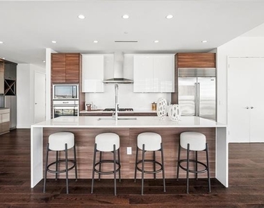 7901 Windrose Avenue - Photo Thumbnail 12