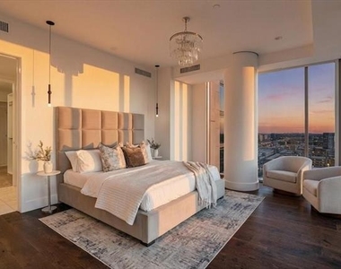 7901 Windrose Avenue - Photo Thumbnail 3