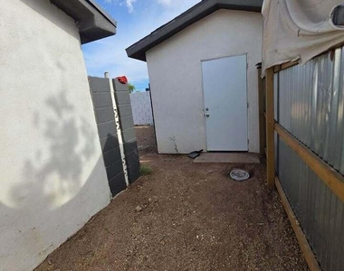 3318 W Madison Street - Photo Thumbnail 2