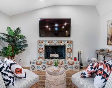 12216 N 65th Street - Photo Thumbnail 9