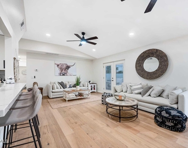 12216 N 65th Street - Photo Thumbnail 10