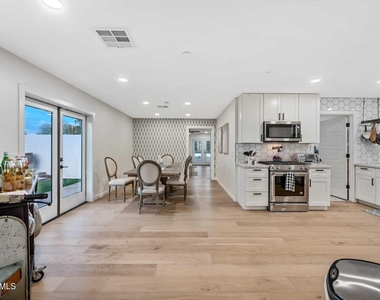 12216 N 65th Street - Photo Thumbnail 8