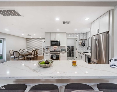 12216 N 65th Street - Photo Thumbnail 7