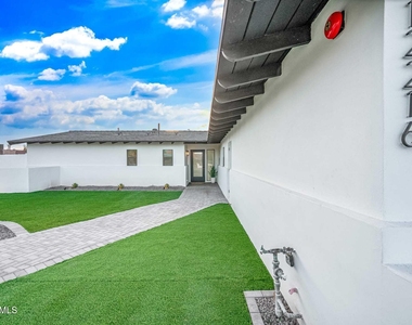 12216 N 65th Street - Photo Thumbnail 16