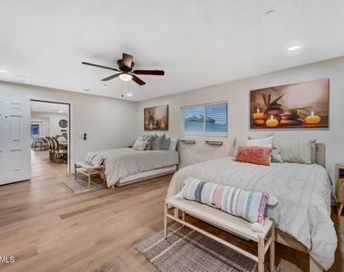 12216 N 65th Street - Photo Thumbnail 4