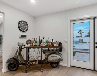 12216 N 65th Street - Photo Thumbnail 6