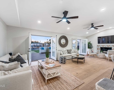 12216 N 65th Street - Photo Thumbnail 2