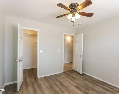 401 E Fremont Dr, Drive - Photo Thumbnail 5