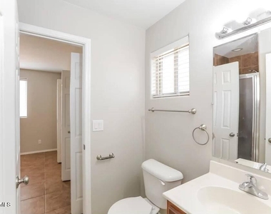 401 E Fremont Dr, Drive - Photo Thumbnail 9