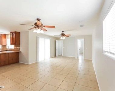 401 E Fremont Dr, Drive - Photo Thumbnail 2