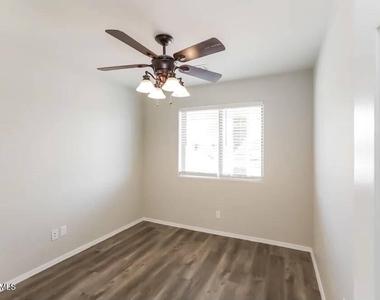 401 E Fremont Dr, Drive - Photo Thumbnail 7