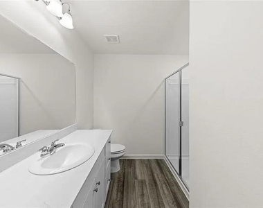 1871 Lockhart Street - Photo Thumbnail 9