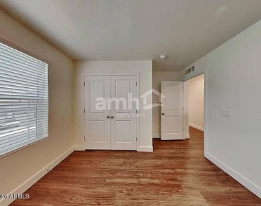 678 W Laredo Avenue - Photo Thumbnail 13
