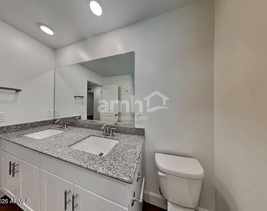 678 W Laredo Avenue - Photo Thumbnail 8