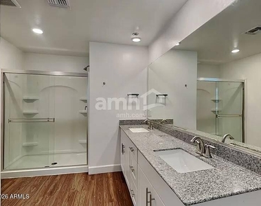 678 W Laredo Avenue - Photo Thumbnail 7