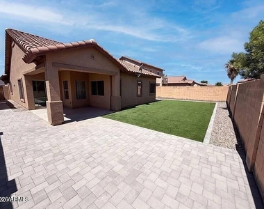 934 E Overlin Lane Drive - Photo Thumbnail 12