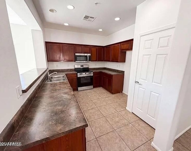 934 E Overlin Lane Drive - Photo Thumbnail 1