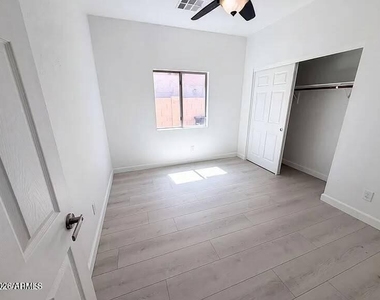 934 E Overlin Lane Drive - Photo Thumbnail 8