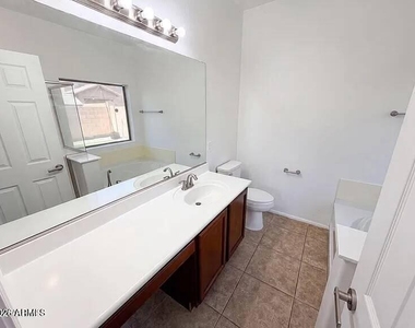 934 E Overlin Lane Drive - Photo Thumbnail 11