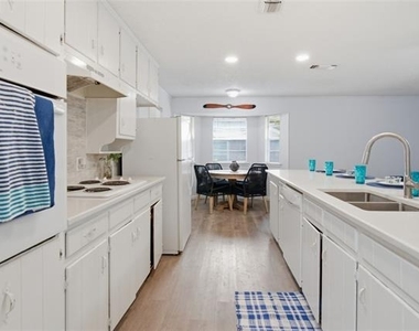 6017 Blueridge Drive - Photo Thumbnail 18