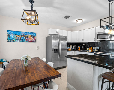 1508 Ne 15th Avenue - Photo Thumbnail 3