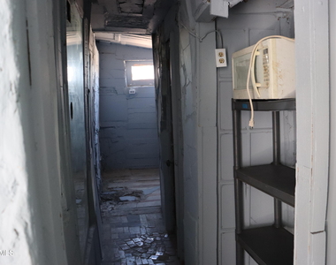 1807 N 38th Drive - Photo Thumbnail 3