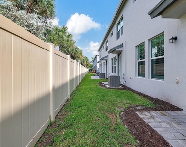 1807 Se Ocean Cove Way - Photo Thumbnail 30