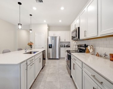 1807 Se Ocean Cove Way - Photo Thumbnail 8