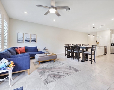 1807 Se Ocean Cove Way - Photo Thumbnail 15