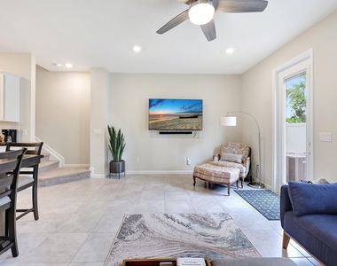 1807 Se Ocean Cove Way - Photo Thumbnail 14