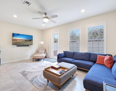 1807 Se Ocean Cove Way - Photo Thumbnail 13