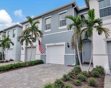 1807 Se Ocean Cove Way - Photo Thumbnail 1