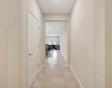 1807 Se Ocean Cove Way - Photo Thumbnail 2
