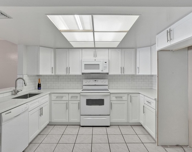 7010-7012 Nw 78th Avenue - Photo Thumbnail 11