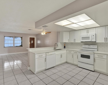 7010-7012 Nw 78th Avenue - Photo Thumbnail 9