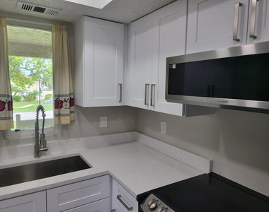 1562 Se Royal Green Circle - Photo Thumbnail 8