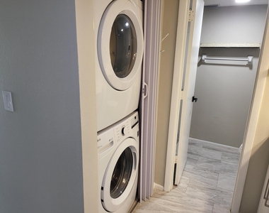 1562 Se Royal Green Circle - Photo Thumbnail 13