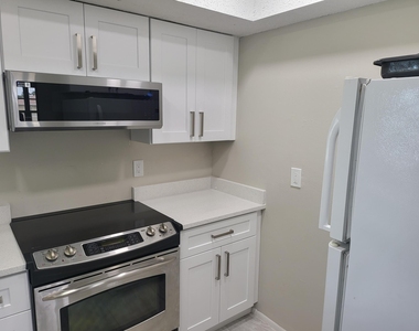 1562 Se Royal Green Circle - Photo Thumbnail 7
