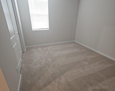 23011 W Potter Drive - Photo Thumbnail 15