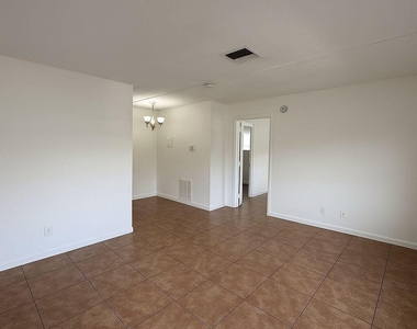 3390 Ne 16th Terrace - Photo Thumbnail 11