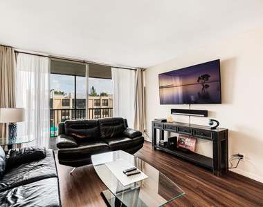 6 Royal Palm Way - Photo Thumbnail 5