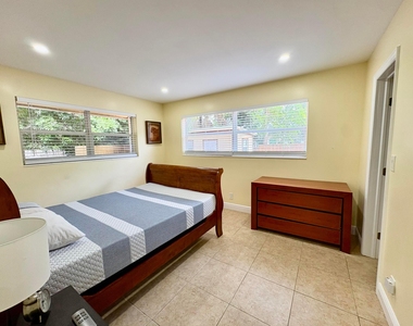 720 Se 15th Street - Photo Thumbnail 3