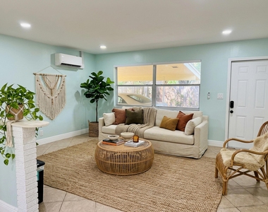 720 Se 15th Street - Photo Thumbnail 1