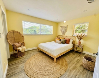720 Se 15th Street - Photo Thumbnail 3