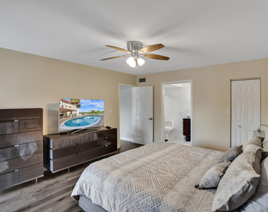 3601 Inverrary Drive - Photo Thumbnail 14