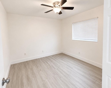 130 Nw 57th Street - Photo Thumbnail 9