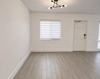 130 Nw 57th Street - Photo Thumbnail 3