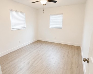 130 Nw 57th Street - Photo Thumbnail 8